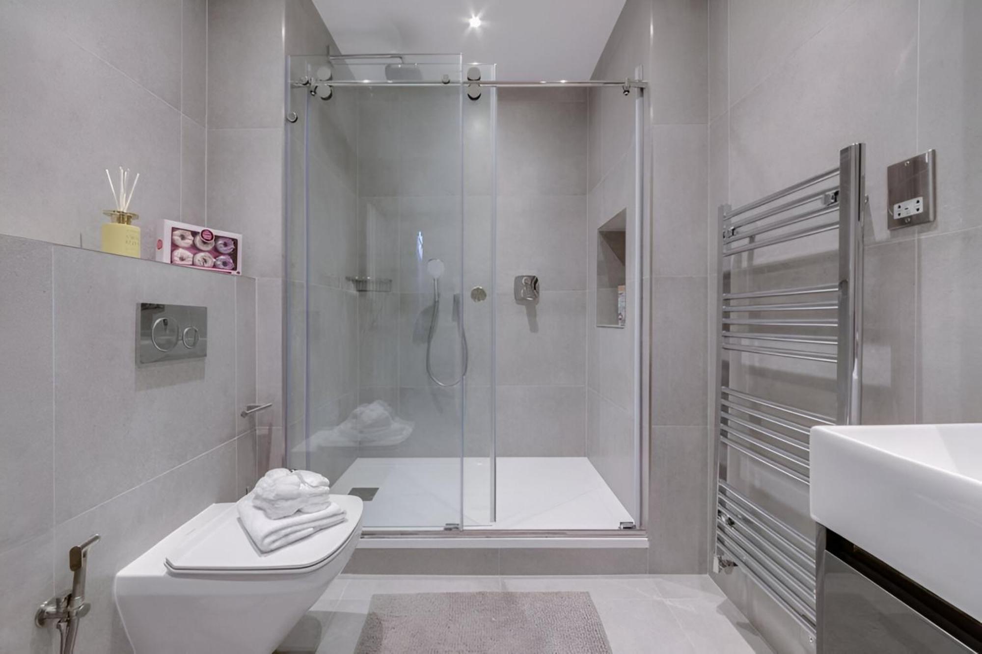 Luxury London 3 Bedroom Duplex With Pool Table - 4Hs ภายนอก รูปภาพ