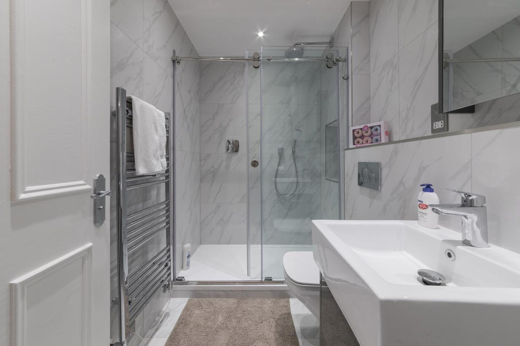 Luxury London 3 Bedroom Duplex With Pool Table - 4Hs ภายนอก รูปภาพ