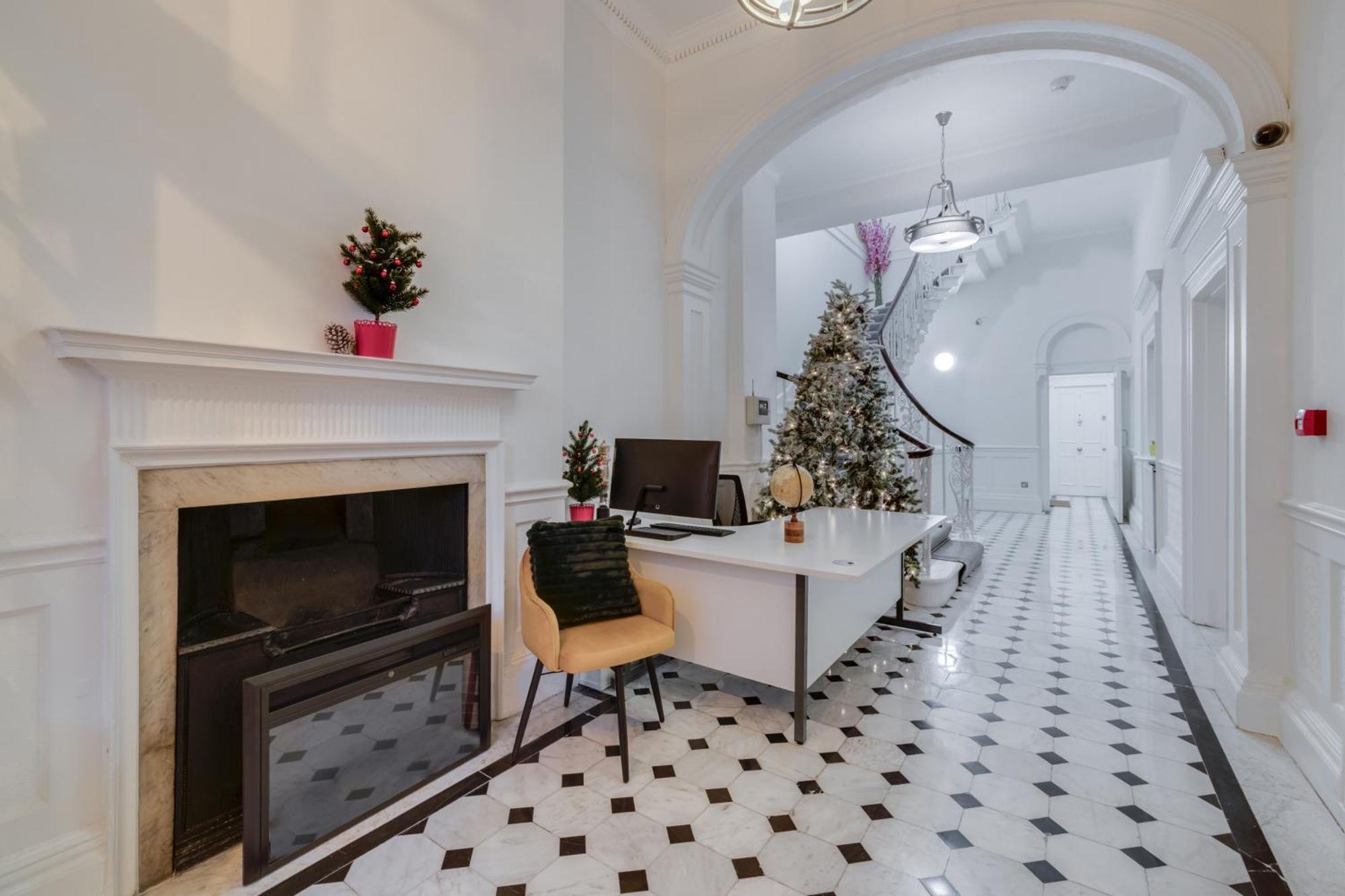 Luxury London 3 Bedroom Duplex With Pool Table - 4Hs ภายนอก รูปภาพ
